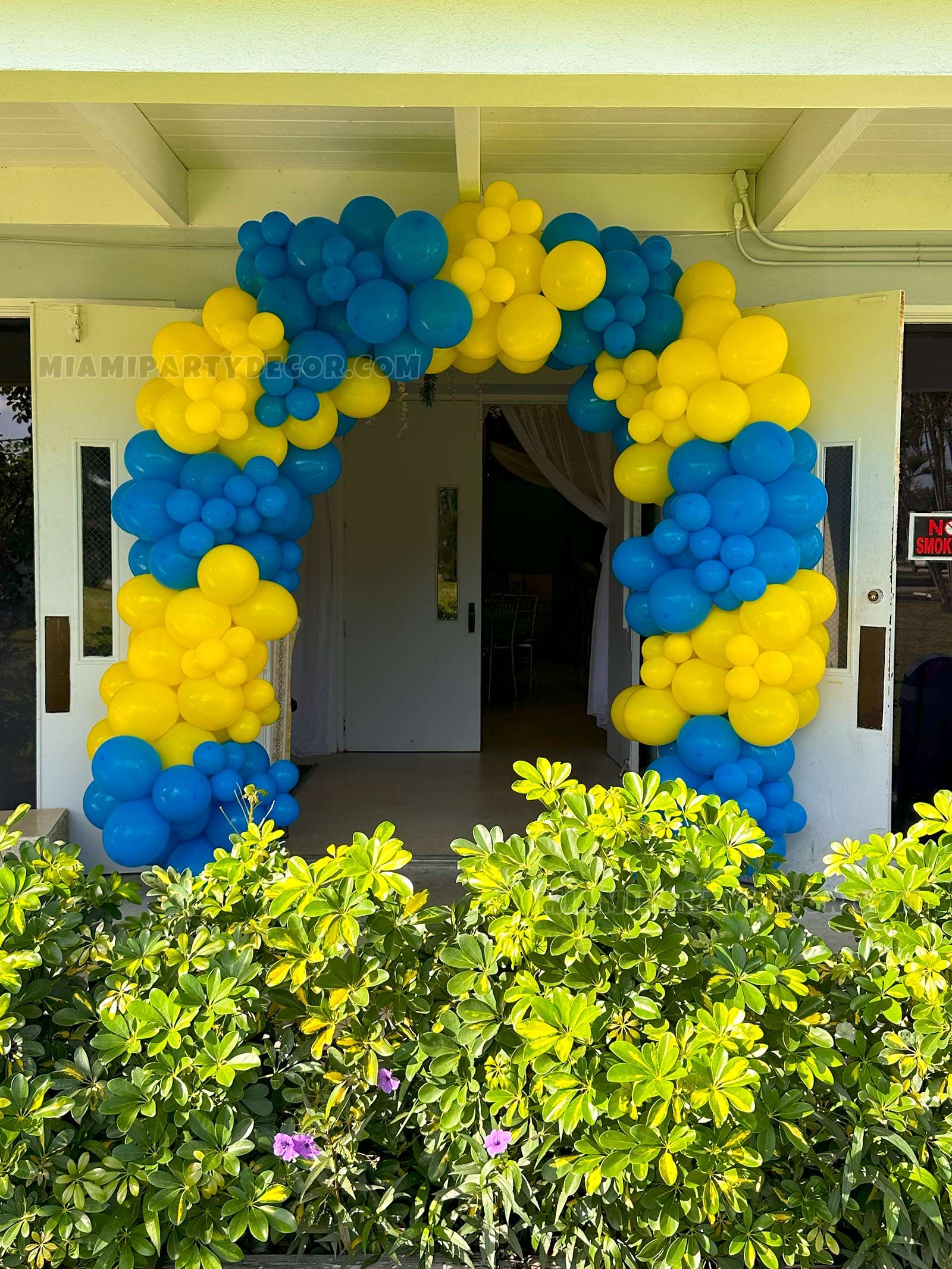 Organic Balloon Arch in Miami for Grand Entrances image 1